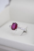 Carica l'immagine nel visualizzatore della galleria, Anello con Rubino 1,22 ct e Diamanti
