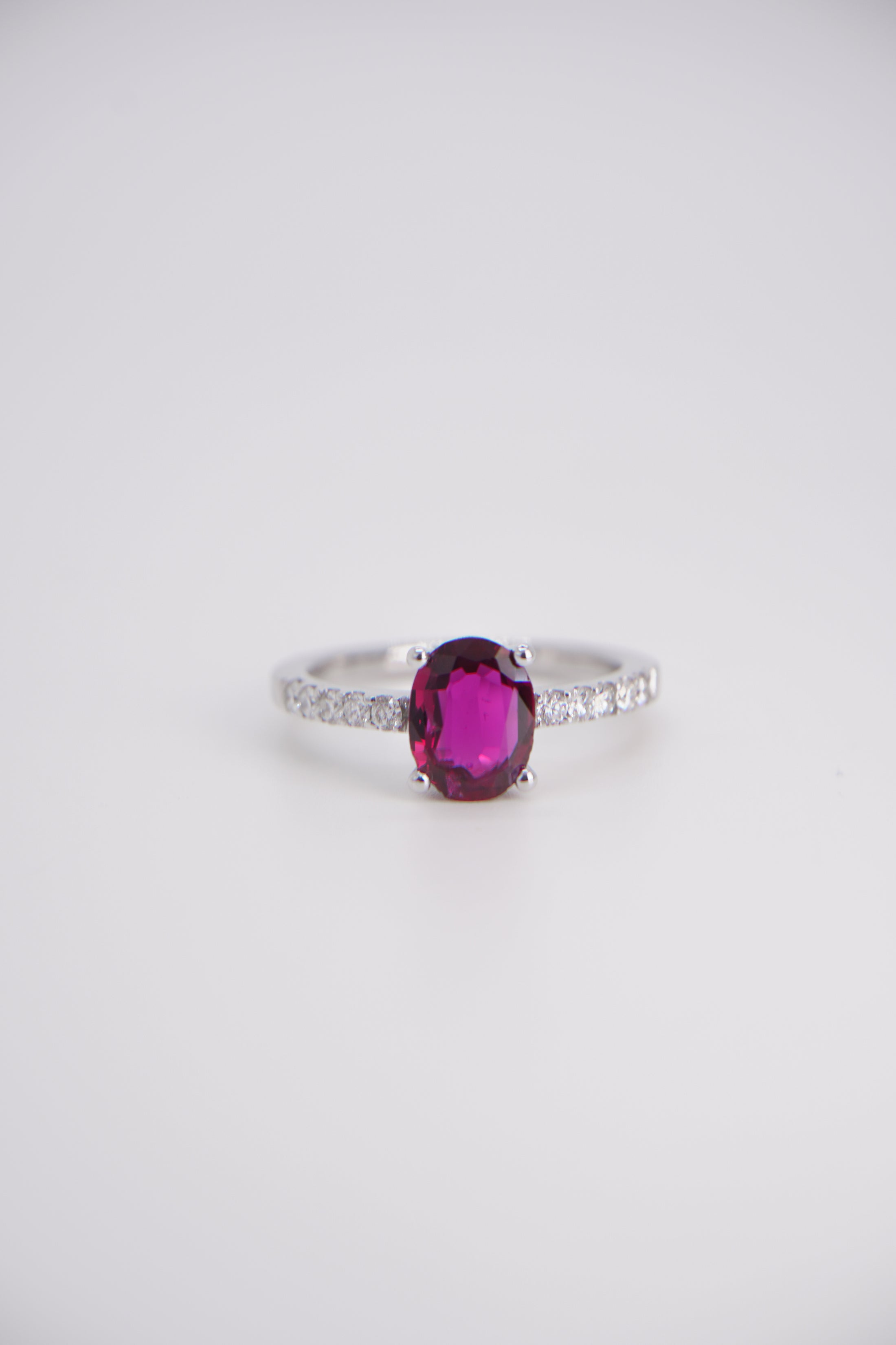 Anello con Rubino 1,22 ct e Diamanti