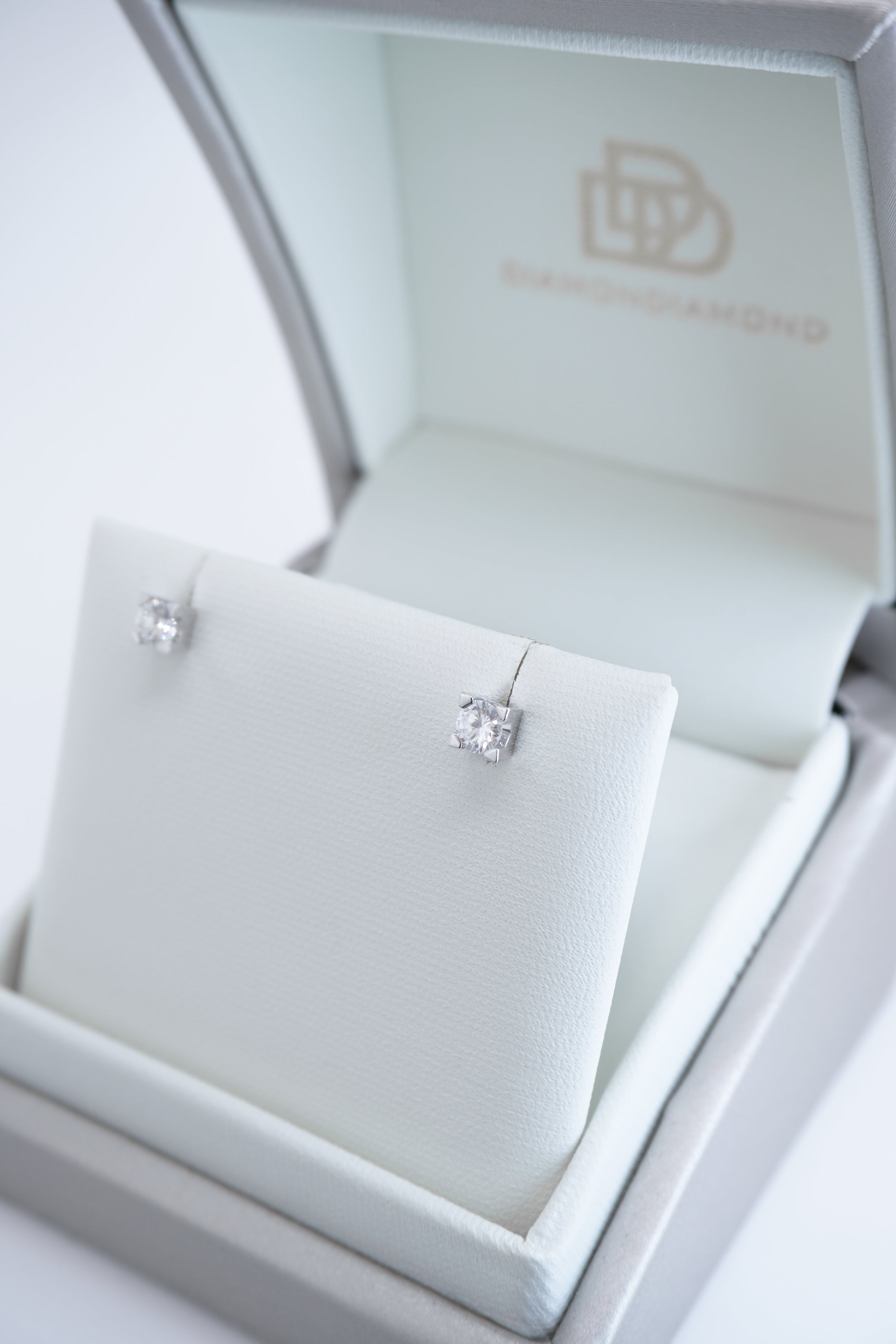 Orecchini con Diamanti punto luce