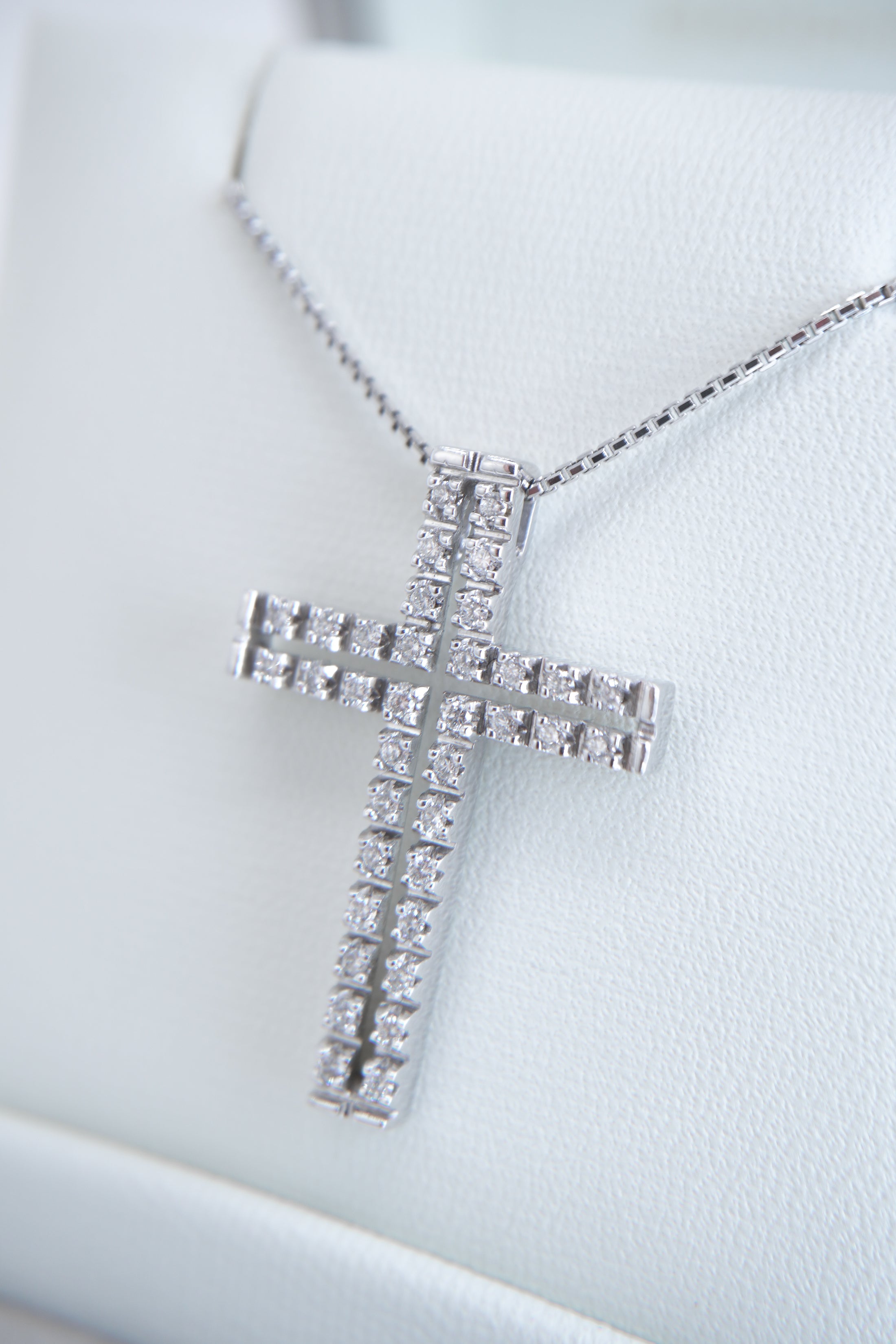 Ciondolo con Croce di Diamanti