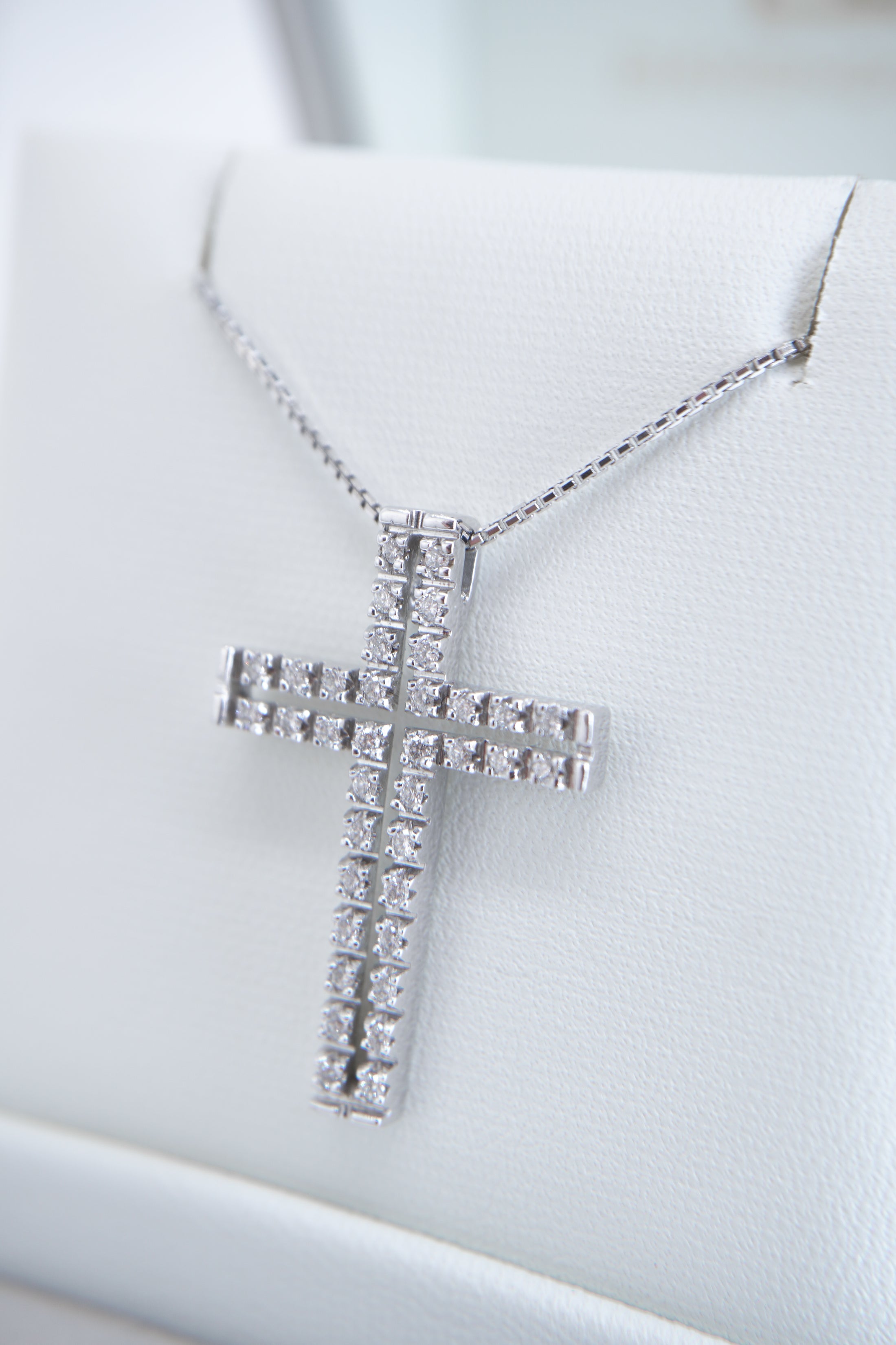 Ciondolo con Croce di Diamanti