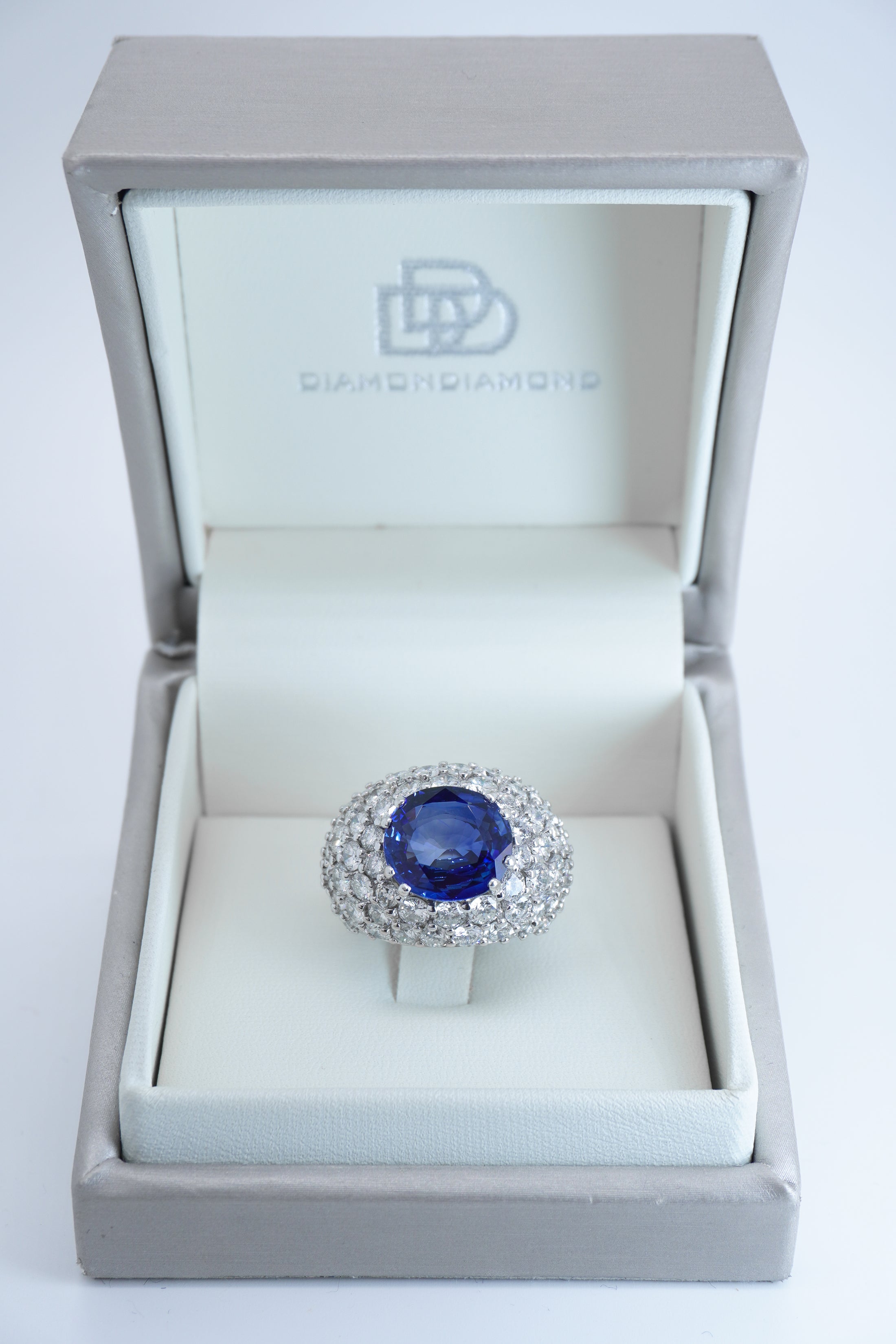 Anello con Zaffiro e Diamanti 8ct