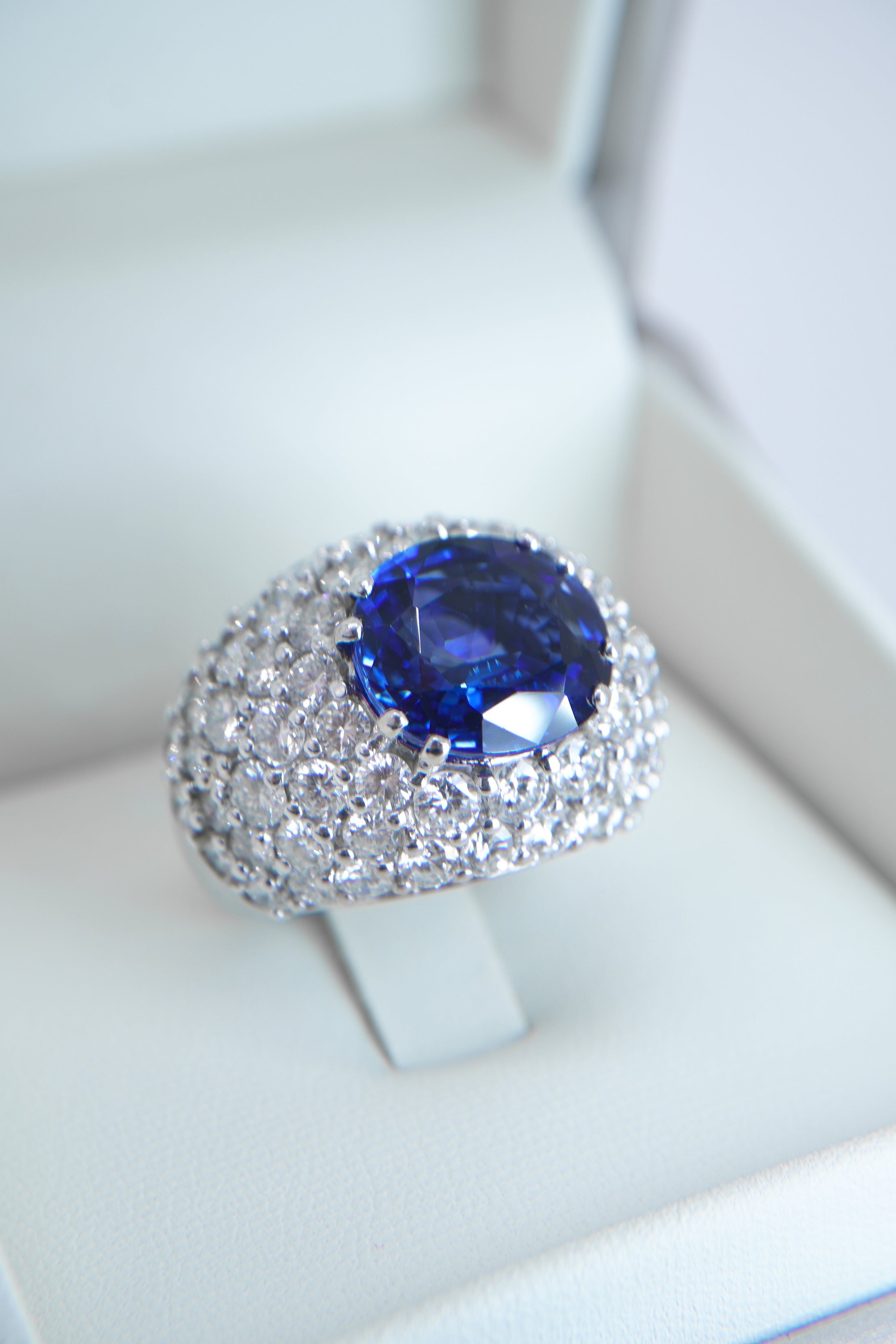 Anello con Zaffiro e Diamanti 8ct