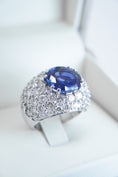 Carica l'immagine nel visualizzatore della galleria, Anello con Zaffiro e Diamanti 8ct
