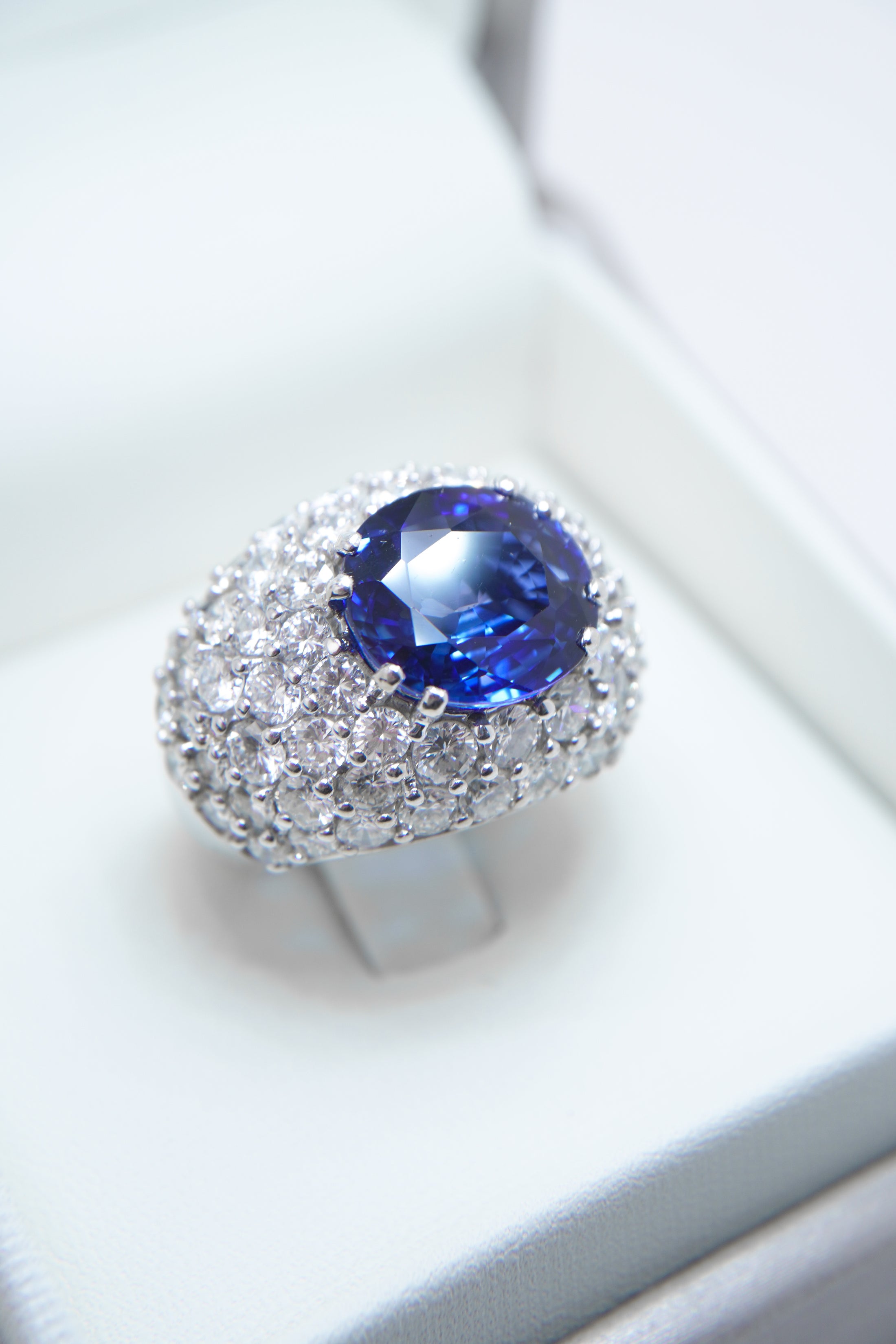 Anello con Zaffiro e Diamanti 8ct