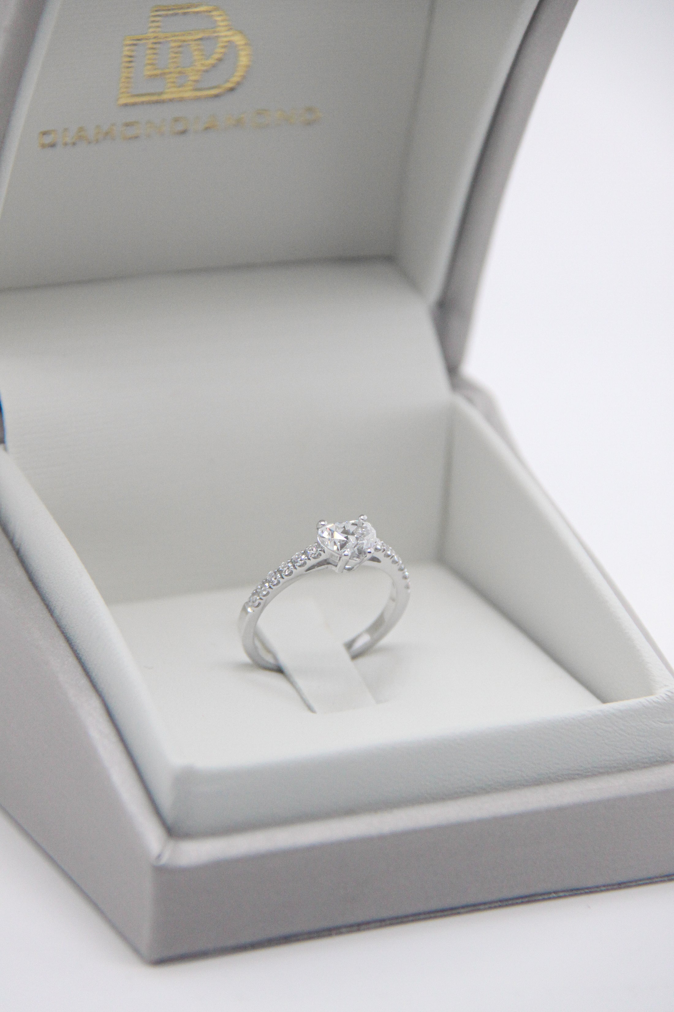 Anello con Diamante a Cuore