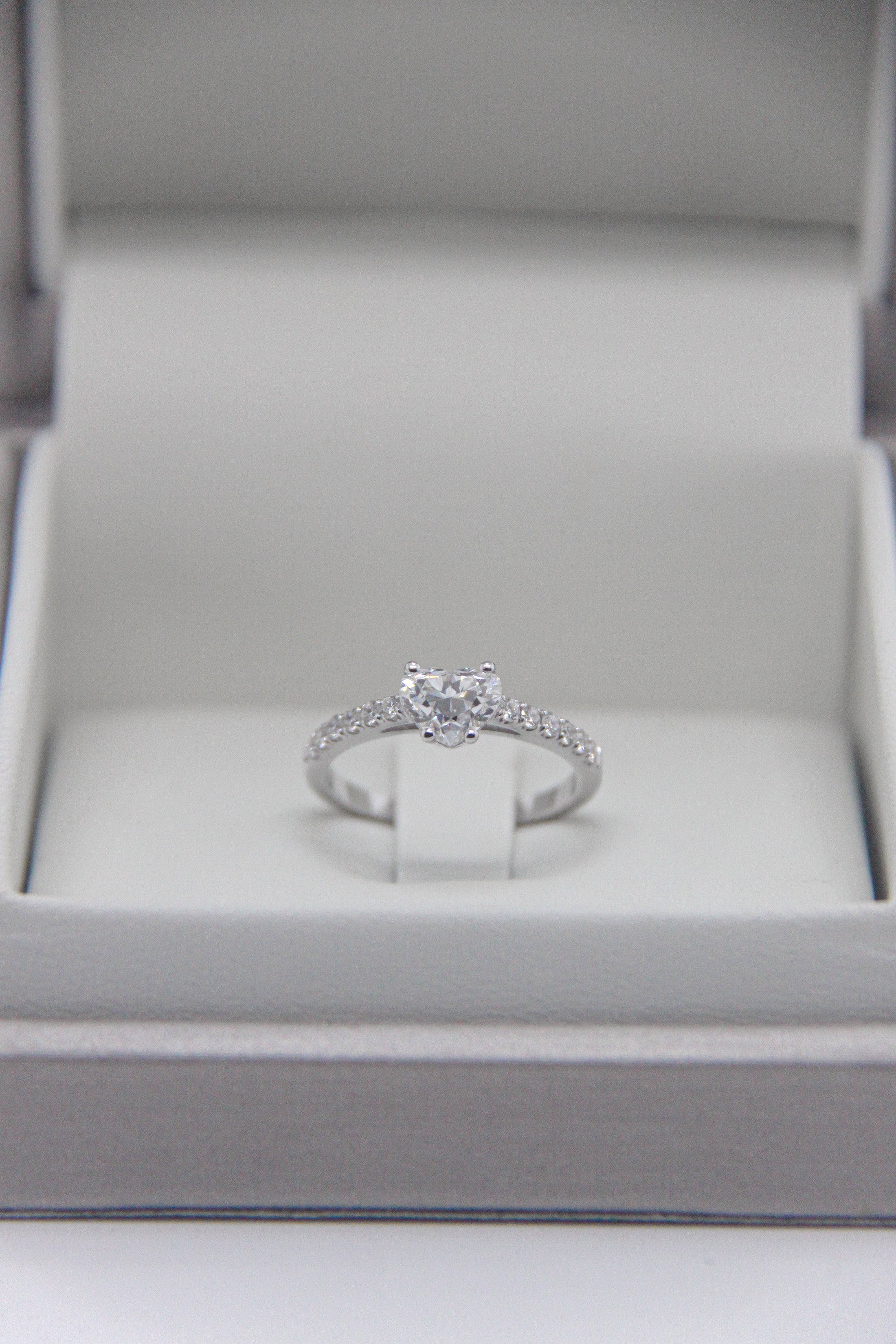 Anello con Diamante a Cuore