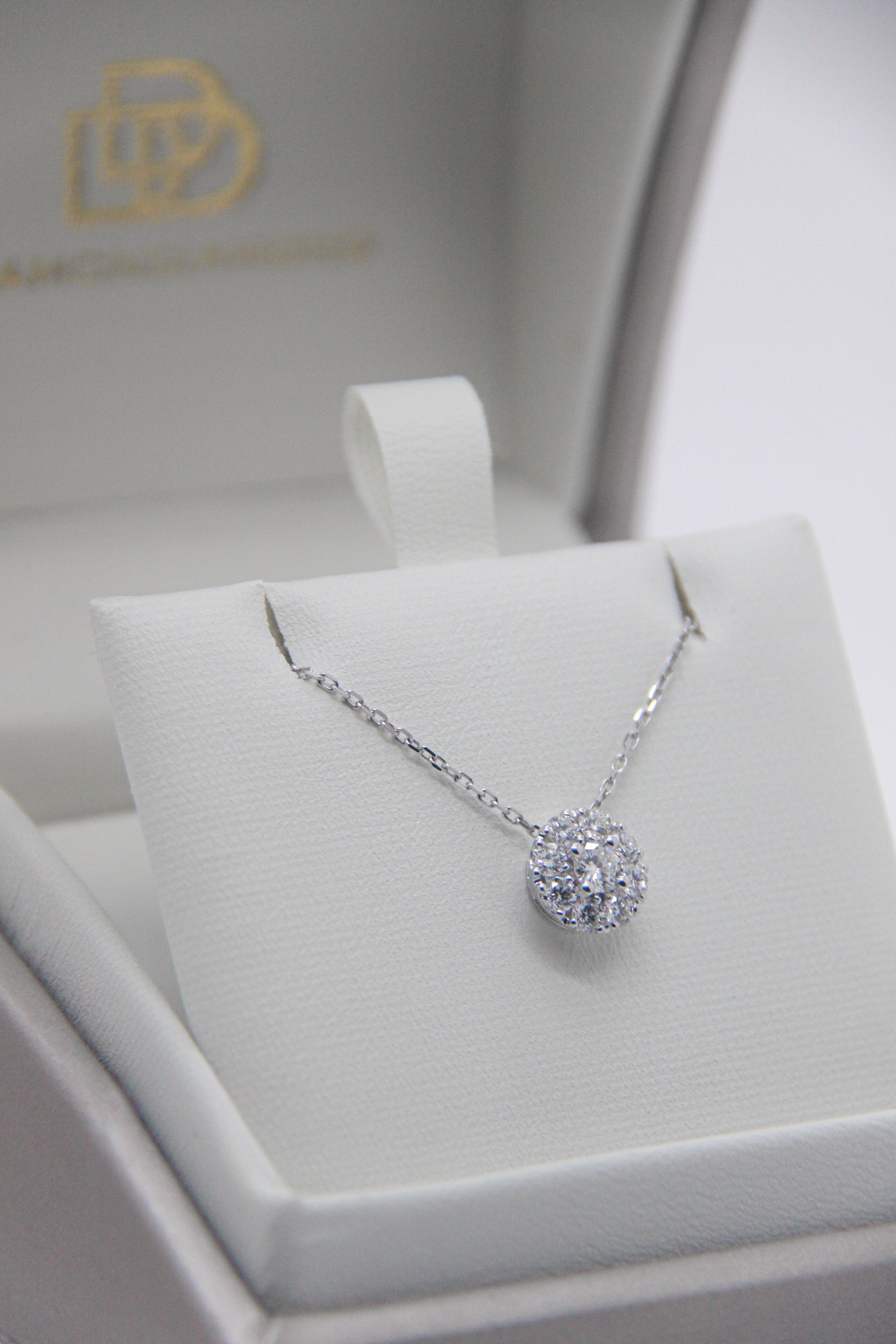 Pendant with diamonds