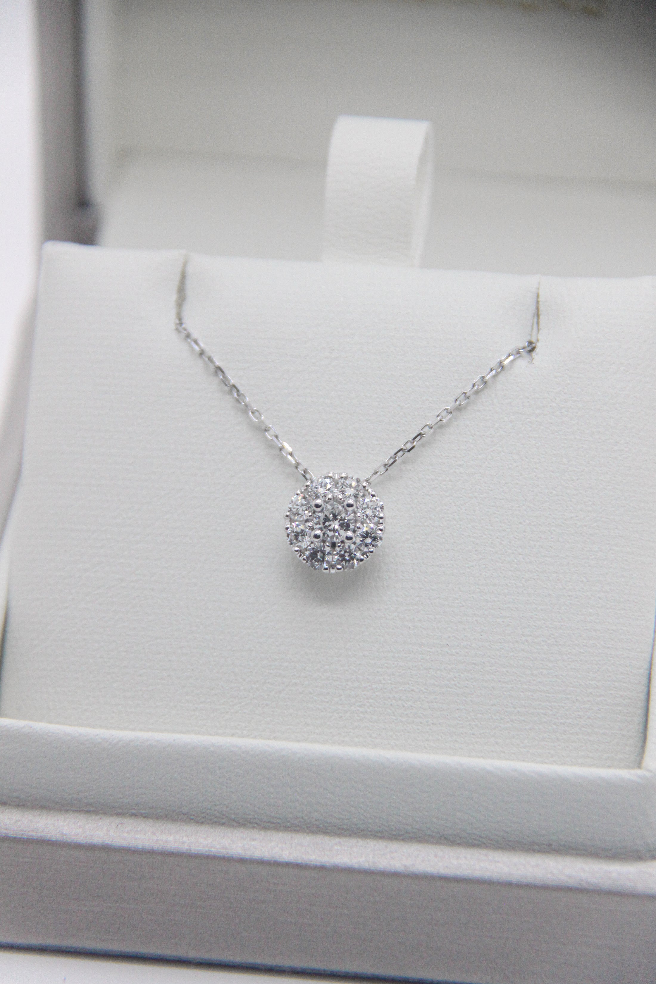 Pendant with diamonds